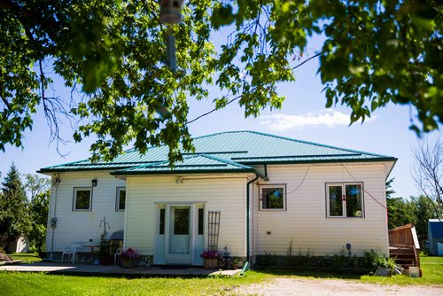 MIKAELA MACKENZIE / WINNIPEG FREE PRESS
The old Melrose School building in Cooks Creek on Friday, July 6, 2018. 
Mikaela MacKenzie / Winnipeg Free Press 2018.