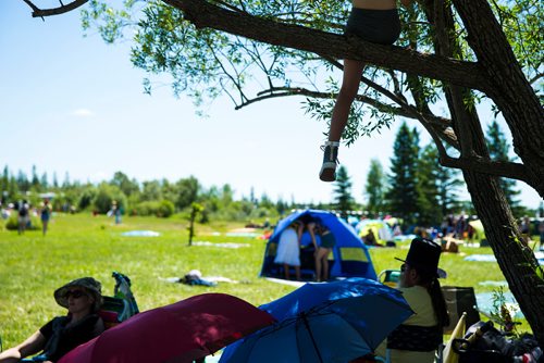 MIKAELA MACKENZIE / WINNIPEG FREE PRESS
A hot afternoon at the Winnipeg Folk Fest in Bird's Hill Provincial Park on Friday, July 6, 2018. 
Mikaela MacKenzie / Winnipeg Free Press 2018.