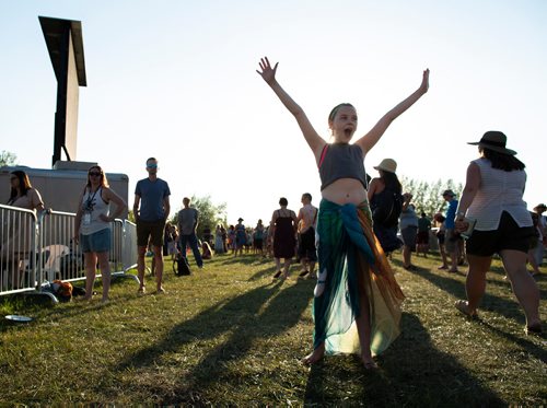 ANDREW RYAN / WINNIPEG FREE PRESS Starr Campbell raises her hands in applause as Natalie MacMaster finishes her set on the main stage at Winnipeg Folk Fest in Birds Hill Provincial Park on July 6, 2018.