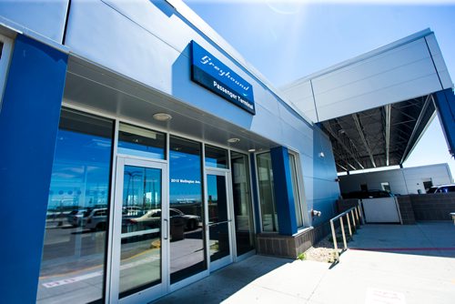 MIKAELA MACKENZIE / WINNIPEG FREE PRESS
The Greyhound bus terminal at the Winnipeg airport on Monday, July 9, 2018. Greyhound is cutting all of their prairie services this October.
Mikaela MacKenzie / Winnipeg Free Press 2018.