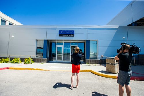 MIKAELA MACKENZIE / WINNIPEG FREE PRESS
CBC and CTV film the exterior of the Greyhound bus terminal at the Winnipeg airport on Monday, July 9, 2018. Greyhound is cutting all of their prairie services this October.
Mikaela MacKenzie / Winnipeg Free Press 2018.