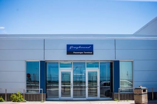 MIKAELA MACKENZIE / WINNIPEG FREE PRESS
The Greyhound bus terminal at the Winnipeg airport on Monday, July 9, 2018. Greyhound is cutting all of their prairie services this October.
Mikaela MacKenzie / Winnipeg Free Press 2018.