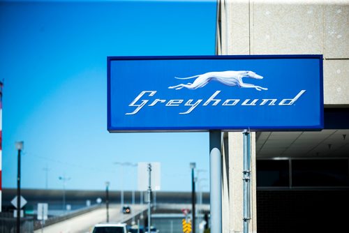 MIKAELA MACKENZIE / WINNIPEG FREE PRESS
The Greyhound bus terminal at the Winnipeg airport on Monday, July 9, 2018. Greyhound is cutting all of their prairie services this October.
Mikaela MacKenzie / Winnipeg Free Press 2018.