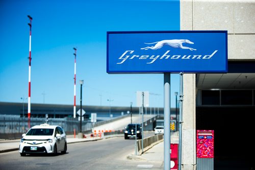 MIKAELA MACKENZIE / WINNIPEG FREE PRESS
The Greyhound bus terminal at the Winnipeg airport on Monday, July 9, 2018. Greyhound is cutting all of their prairie services this October.
Mikaela MacKenzie / Winnipeg Free Press 2018.