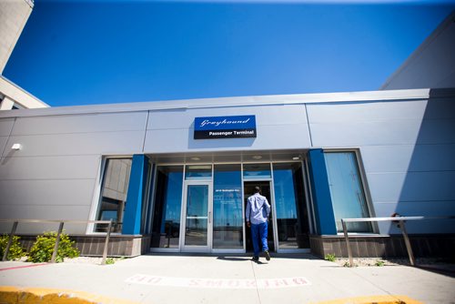 MIKAELA MACKENZIE / WINNIPEG FREE PRESS
The Greyhound bus terminal at the Winnipeg airport on Monday, July 9, 2018. Greyhound is cutting all of their prairie services this October.
Mikaela MacKenzie / Winnipeg Free Press 2018.