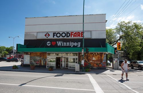 MIKE DEAL / WINNIPEG FREE PRESS
Foodfare, 115 Maryland St.
The Foodfare across from Westminster United Church once housed the Tivoli Theatre.
180710 - Tuesday, July 10, 2018.