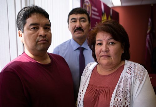 ANDREW RYAN / WINNIPEG FREE PRESS Jeanette and Tom Shaoullie pose for a portrait with Chief Joe Antsanen of the Northlands Denesuline First Naition, after a press conference informing the public of their missing son Russel Hyslop on July 10, 2018. Hyslop was last seen on June 19, 2018.