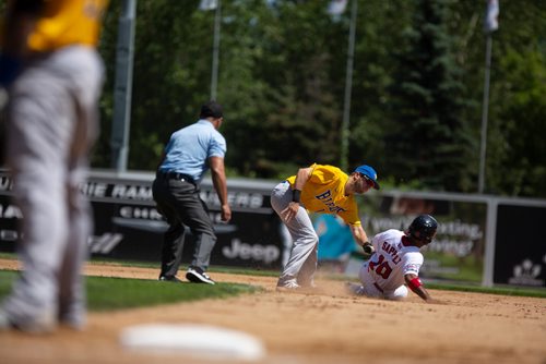 ANDREW RYAN / WINNIPEG FREE PRESS Dave Sappelt is caught out trying to steal second base against the Sioux Falls Canaries on July 10, 2018.