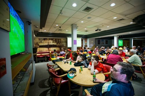 MIKAELA MACKENZIE / WINNIPEG FREE PRESS
Fans watch the game at the Belgian Club in Winnipeg on Tuesday, July 10, 2018. 
Mikaela MacKenzie / Winnipeg Free Press 2018.