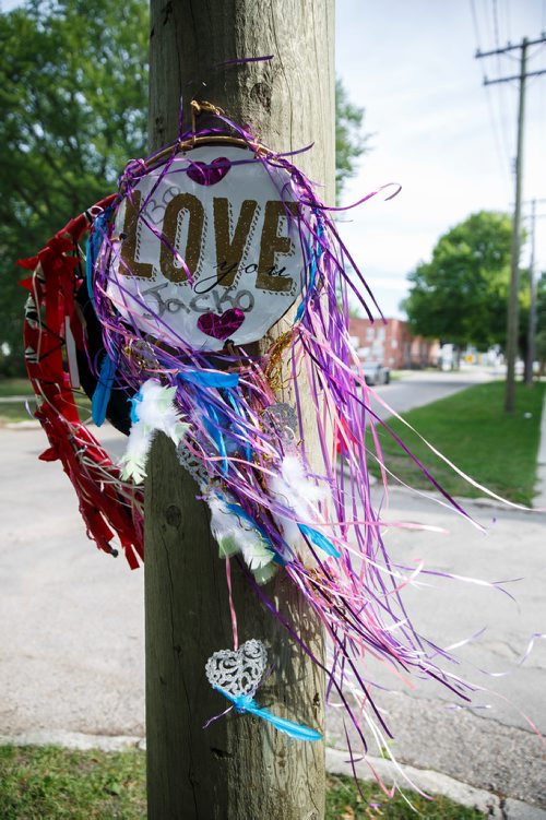 MIKE DEAL / WINNIPEG FREE PRESS
A memorial for Kenneth Wood who was killed on the boulevard close to the intersection of Flora Avenue and McKenzie Street early Wednesday morning.
180712 - Thursday, July 12, 2018.