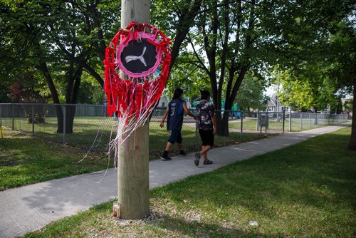 MIKE DEAL / WINNIPEG FREE PRESS
A memorial for Kenneth Wood who was killed on the boulevard close to the intersection of Flora Avenue and McKenzie Street early Wednesday morning.
180712 - Thursday, July 12, 2018.