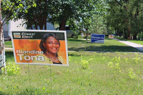 JESSICA BOTELHO-URBANSKI / WINNIPEG FREE PRESS
St. Boniface is peppered with election signs as voters prepare to cast final ballots in the byelection to replace Greg Selinger Tuesday. July 12, 2018