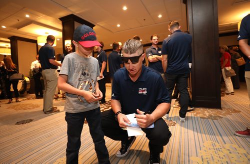 RUTH BONNEVILLE / WINNIPEG FREE PRESS

Sports Saturday Special, Goldeyes 25th anniversary luncheon Thursday at the Fairmont.
Goldeyes player Josh Romansky signs his autograph for Finn Oconnor (8yrs) before luncheon.  

See Mike McIntyre story


July 12, 2018 

