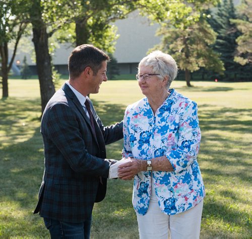 DAVID LIPNOWSKI / WINNIPEG FREE PRESS

Mayor Brian Bowman embraces Helen Norrie during the official unveiling of the location of the future River Heights Library, renamed the Bill & Helen Norrie Library Friday July 13, 2018.