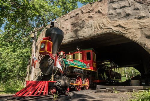 DAVID LIPNOWSKI / WINNIPEG FREE PRESS

The Assiniboine park railroad opens for the season after being delayed Friday July 13, 2018.