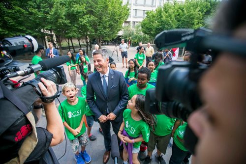 MIKAELA MACKENZIE / WINNIPEG FREE PRESS
Mayor Brian Bowman talks to the media as students from Ecole Victoria Albert School participate in a peace run at City Hall in Winnipeg on Monday, July 16, 2018. 
Mikaela MacKenzie / Winnipeg Free Press 2018.