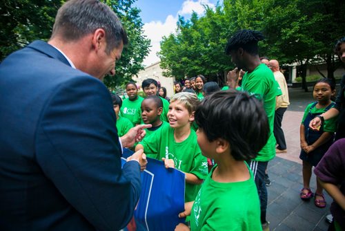 MIKAELA MACKENZIE / WINNIPEG FREE PRESS
Mayor Brian Bowman talks to grade five student Austin Parisian as students from Ecole Victoria Albert School participate in a peace run at City Hall in Winnipeg on Monday, July 16, 2018. 
Mikaela MacKenzie / Winnipeg Free Press 2018.