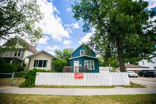 MIKAELA MACKENZIE / WINNIPEG FREE PRESS
Political signs in St. Boniface before the by-election in Winnipeg on Monday, July 16, 2018. 
Mikaela MacKenzie / Winnipeg Free Press 2018.