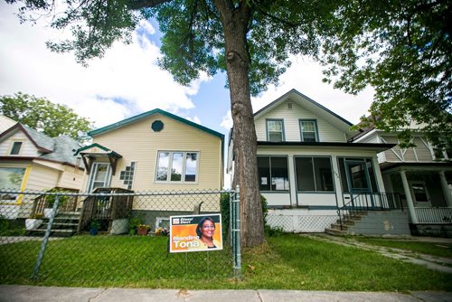 MIKAELA MACKENZIE / WINNIPEG FREE PRESS
Political signs in St. Boniface before the by-election in Winnipeg on Monday, July 16, 2018. 
Mikaela MacKenzie / Winnipeg Free Press 2018.