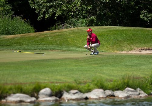 ANDREW RYAN / WINNIPEG FREE PRESS Todd Fanning checks his ball's path to the hole at Quarry Oaks in Steinbach on July 16, 2018. Fanning finished the day at the Manitoba Men's Amateur Championship one stroke over par.