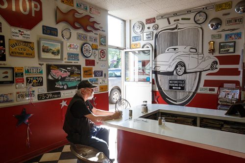 MIKE DEAL / WINNIPEG FREE PRESS
Siggi Klann drinks a coffee early in the morning before the breakfast crowd arrives at Big Ricks Hot Rod Diner, 379 Henderson.
180713 - Friday, July 13, 2018.
24hourproject