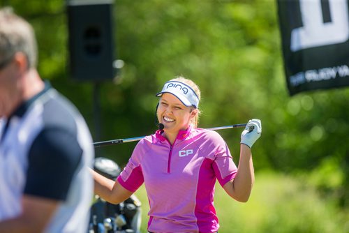 MIKAELA MACKENZIE / WINNIPEG FREE PRESS
Five-time LPGA tournament winner Brooke Henderson does a golf clinic with the Future Pros Program at the St. Charles Country Club in Winnipeg on Tuesday, July 17, 2018. 
Mikaela MacKenzie / Winnipeg Free Press 2018.