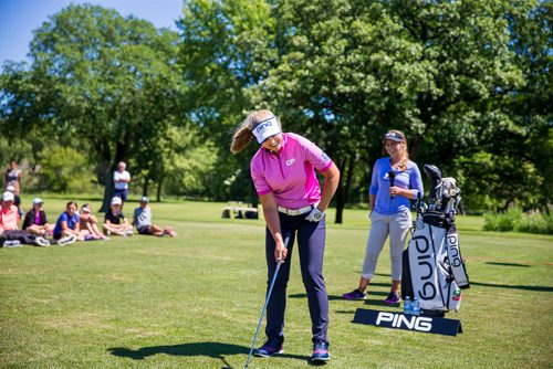 MIKAELA MACKENZIE / WINNIPEG FREE PRESS
Five-time LPGA tournament winner Brooke Henderson does a golf clinic with the Future Pros Program at the St. Charles Country Club in Winnipeg on Tuesday, July 17, 2018. 
Mikaela MacKenzie / Winnipeg Free Press 2018.