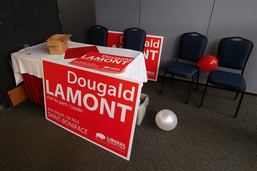 JOHN WOODS / WINNIPEG FREE PRESS
Signs sit beside a table at a results party for Dougald Lamont, leader of the Manitoba Liberal Party,  in the St. Boniface by-election in Winnipeg Tuesday, July 17, 2018.