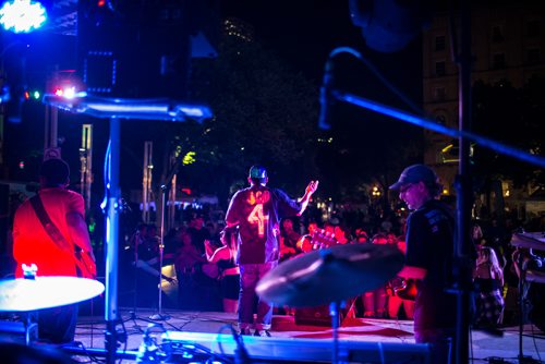 MIKAELA MACKENZIE / WINNIPEG FREE PRESS
Jah Cutta sings at the Soca Reggae Festival at Old Market Square in Winnipeg on Friday, July 13, 2018. 24hourproject
Mikaela MacKenzie / Winnipeg Free Press 2018.