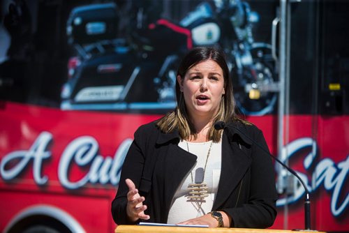 MIKAELA MACKENZIE / WINNIPEG FREE PRESS
Robyn Dryden from the Gang Action Interagency Network speaks at a media briefing outlining rising crime rates and the methods being taken to combat them in Winnipeg on Wednesday, July 18, 2018. 
Mikaela MacKenzie / Winnipeg Free Press 2018.