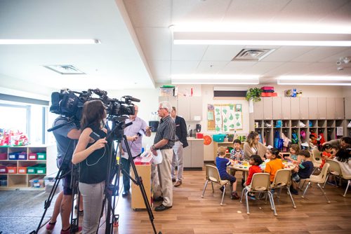 MIKAELA MACKENZIE / WINNIPEG FREE PRESS
Jim Carr, Member of Parliament for Winnipeg South Centre, speaks to the media about the Canada Child Benefit at Harrow Co-op Childrens Centre in Winnipeg on Thursday, July 19, 2018. 
Mikaela MacKenzie / Winnipeg Free Press 2018.