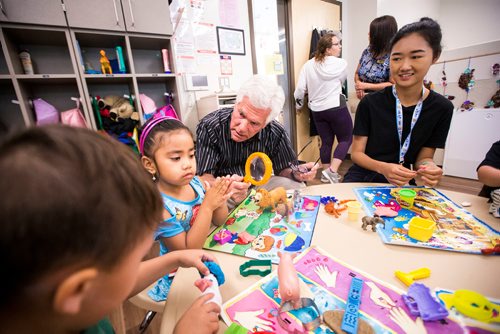 MIKAELA MACKENZIE / WINNIPEG FREE PRESS
Jim Carr, Member of Parliament for Winnipeg South Centre, says hello to Madeleine Joyce Rivo at Harrow Co-op Childrens Centre in Winnipeg on Thursday, July 19, 2018. 
Mikaela MacKenzie / Winnipeg Free Press 2018.