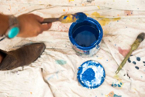 MIKAELA MACKENZIE / WINNIPEG FREE PRESS
Sarah Collard, lead artist, works on the Manitoba Stampede mural she is painting in Morris on Thursday, July 19, 2018. 
Mikaela MacKenzie / Winnipeg Free Press 2018.