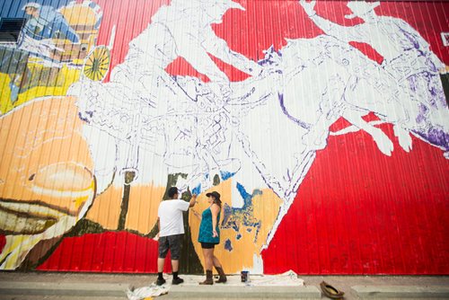 MIKAELA MACKENZIE / WINNIPEG FREE PRESS
Sarah Collard, lead artist, and Mason McIvor, youth artist, work on the Manitoba Stampede mural they are painting in Morris on Thursday, July 19, 2018. 
Mikaela MacKenzie / Winnipeg Free Press 2018.
