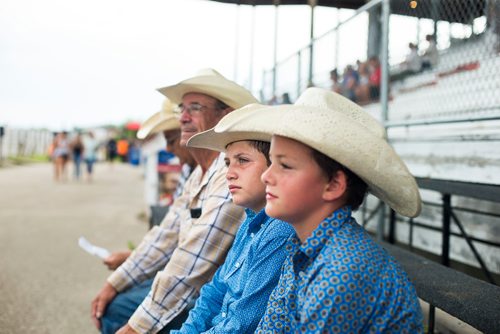 MIKAELA MACKENZIE / WINNIPEG FREE PRESS
Luke Neufeld watches the clown act at the Manitoba Stampede in Morris on Thursday, July 19, 2018. 
Mikaela MacKenzie / Winnipeg Free Press 2018.