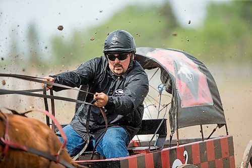 MIKAELA MACKENZIE / WINNIPEG FREE PRESS
Cameron Campbell starts off his pony chuckwagon race at the Manitoba Stampede in Morris on Thursday, July 19, 2018. 
Mikaela MacKenzie / Winnipeg Free Press 2018.