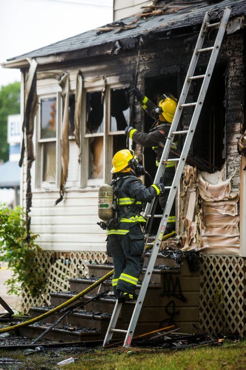 MIKAELA MACKENZIE / WINNIPEG FREE PRESS
Firefighters put out lingering hot spots at a house fire at Arlington and Ellice in Winnipeg on Friday, July 20, 2018. 
Mikaela MacKenzie / Winnipeg Free Press 2018.