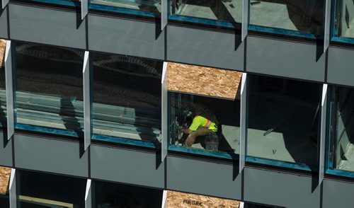 MIKE DEAL / WINNIPEG FREE PRESS
Construction continues in the second building of True North Square as seen from the 17th floor offices of Thompson Dorfman Sweatman (TDS) at True North Square Monday morning.
180723 - Monday, July 23, 2018.