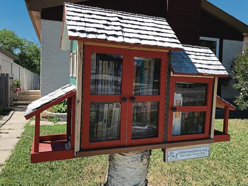 Canstar Community News A Little Free Library at 630 Springfield Rd. (SHELDON BIRNIE/CANSTAR/THE HERALD)