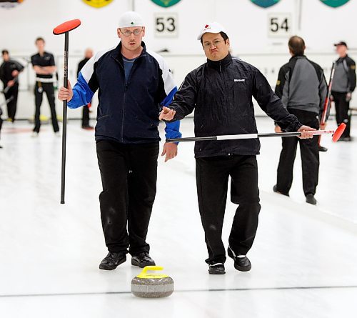 BORIS MINKEVICH / WINNIPEG FREE PRESS 090129 Deaf curlers David Joseph and Damian Hum talk with their hands on the way the rock is acting on the ice.