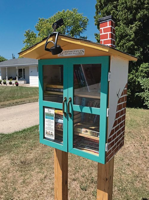 Canstar Community News A Little Free Library at 1122 Rosewell Pl. (SHELDON BIRNIE/CANSTAR/THE HERALD)