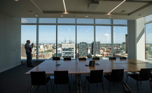MIKE DEAL / WINNIPEG FREE PRESS
A large conference room with views of downtown Winnipeg in the 17th floor offices of Thompson Dorfman Sweatman (TDS) at True North Square Monday morning.
180723 - Monday, July 23, 2018.