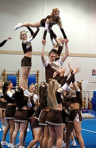 BORIS MINKEVICH / WINNIPEG FREE PRESS 090129 U of M Bison Cheerleaders.