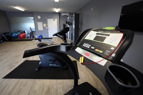 RUTH BONNEVILLE / WINNIPEG FREE PRESS

Homes Shoot  -  89 Creek Bend Rd

Description: The Woods Condos  at  89 Creek Bend Road in St. Vital.
Large Workout room.  

Irwin Homes' sales rep David Powell,


July 23,  2018 

