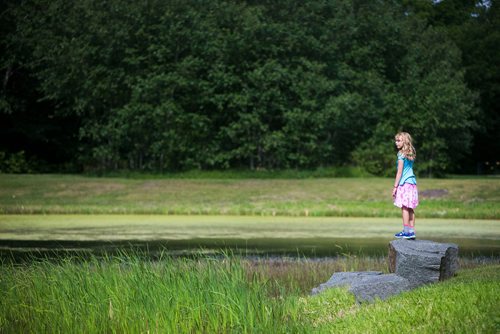 MIKAELA MACKENZIE / WINNIPEG FREE PRESS
Alexis Lanoie, 11, plays by the pond in King's Park in Winnipeg on Tuesday, July 24, 2018. 
Winnipeg Free Press 2018.