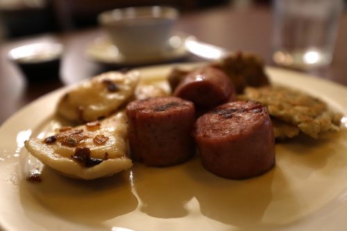RUTH BONNEVILLE / WINNIPEG FREE PRESS


Alycia's restaurant and buffet lunch with traditional Ukrainian dishes now open at the Albert. 
- sausage, pierogies, borscht. 
See story 


July 24,  2018 

