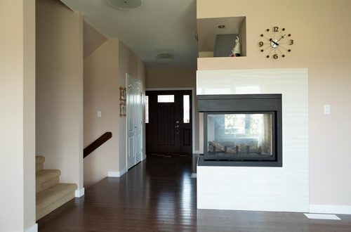 ANDREW RYAN / WINNIPEG FREE PRESS The main floor living room in 185 Shady Shores Drive in Transcona on July 24, 2018.