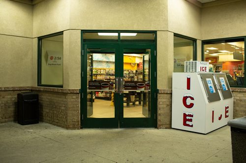 ANDREW RYAN / WINNIPEG FREE PRESS  The entrance to the Flying J convenience store on July 13, 2018. 24hourproject