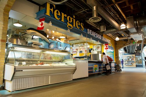 ANDREW RYAN / WINNIPEG FREE PRES Fergie's Seafood Market stand at The Forks on July 26, 2018.