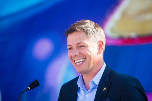 MIKAELA MACKENZIE / WINNIPEG FREE PRESS
Mayor Brian Bowman speaks at the unveiling of the St.Vital Curling Club's newest mural in Winnipeg on Friday, July 27, 2018. 
Winnipeg Free Press 2018.